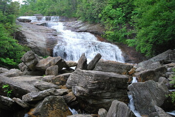Wasserfall am Blue Ridge Parkway, North Carolina