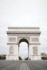 Fototapeta na wymiar Arc de Triomphe in paris