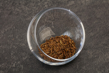 Dry zeera seeds in the bowl