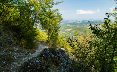 Naklejka na ściany i meble Sentiero 109AG da Poggio San Romualdo a Castelletta nelle Marche in Italia