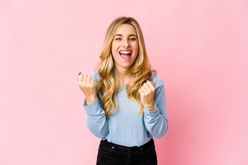 Young caucasian blonde woman confident keeping hands on hips.