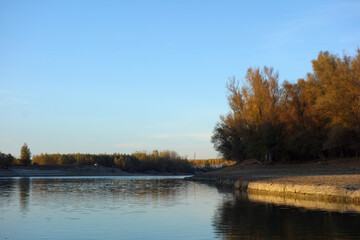 Fototapeta premium Autumn flows beautifully on Borcea's arm