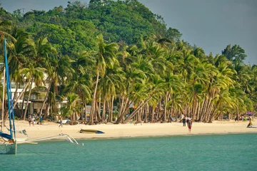Fotobehang Boracay Wit Strand Wit strand van Boracay-eiland. Toeristen lopen langs het strand en zwemmen in de zee. Een paar dagen voor de uitbraak van het coronavirus.