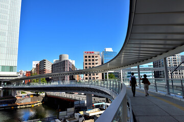 桜木町駅から横浜市庁舎に繋がるペディストリアンデッキ