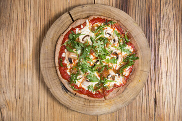 Vegetables and mushrooms vegetarian pizza.