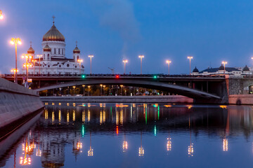 夜明けのモスクワ川