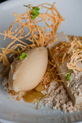 Ice cream, vanilla butter rum. Classic American or French bakeries or pastry shop favorites. Cookies, whipped cream, cakes, chocolate syrup butter, eggs and vanilla beans.