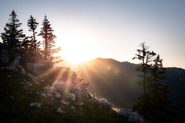 coucher de soleil au charmant som dans les alpes françaises