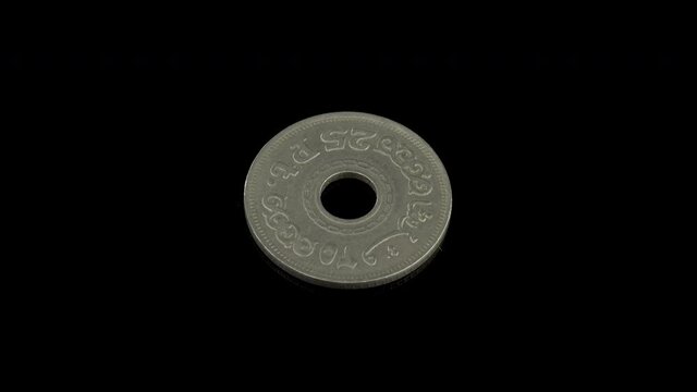 25 Piastres coin from Egypt with denomination in Arabic and English, and Islamic illustrations