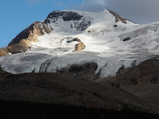 Fototapeta na wymiar Mount Athabasca view at Icefield Lodge at Jasper National park Canada OLYMPUS DIGITAL CAMERA