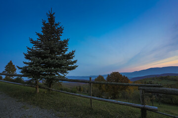 Obraz premium Rural evening landscape of beautiful nature in the highland