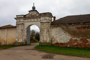 Fototapeta na wymiar old brick gate of the monastery, Veliky Novgorod, autumn 2020