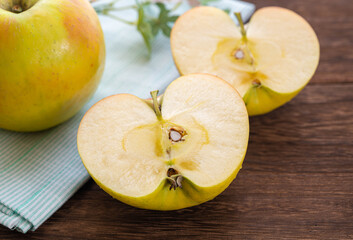 カットした希少な蜜入りぐんま名月