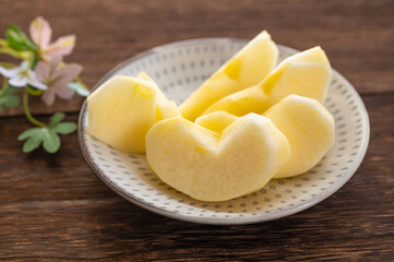 カットした希少な蜜入りぐんま名月