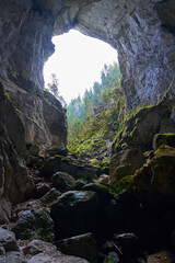Entrance of a big cave © Xalanx