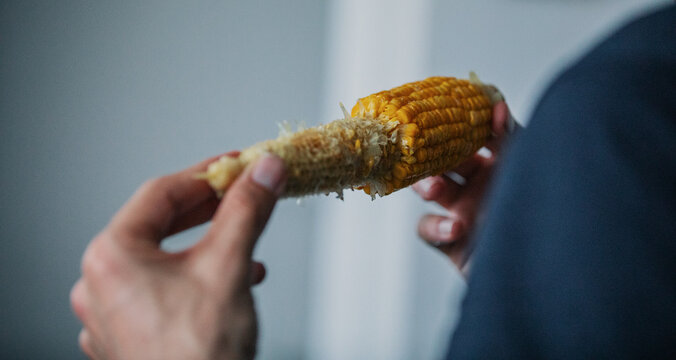 Manger du ma&iuml;s bouilli
