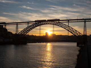 Fototapeta na wymiar Sunset over Luis I bridge