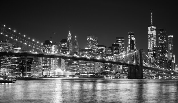 Black and white night view of Manhattan waterfront, New York City, USA. © MaciejBledowski