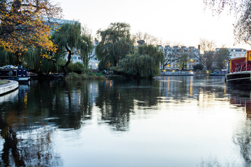 Obraz premium Little Venice canal at dusk in London, United Kingdom