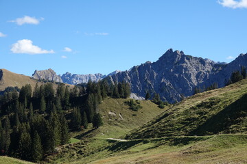 Fototapeta na wymiar Berge bei Sonntag in Vorarlberg