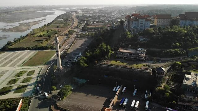 Aerial drone sunset view of Fo Guang Shan Buddha Museum in Kaohsiung, Taiwan.
Low angle, parallax movement, HD.