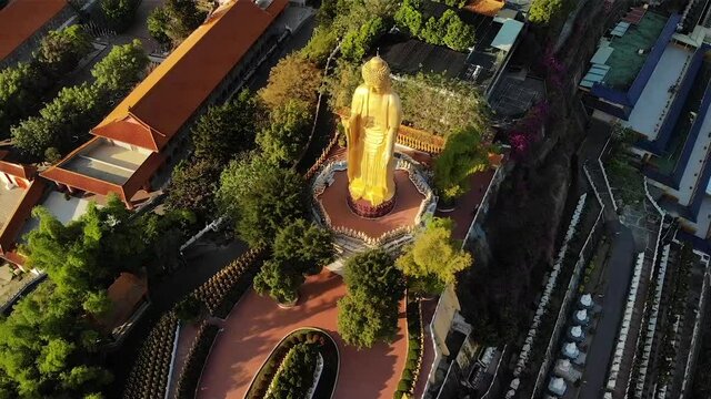 Aerial drone sunset view of Fo Guang Shan Buddha Museum in Kaohsiung, Taiwan.
Low angle, traveling and tilt movements, HD.