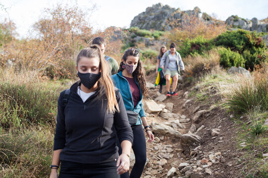 Group of friends hiking in the mountains during covid-19 times - Powered by Adobe