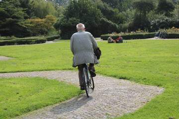 Obraz premium person riding a bike