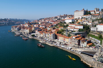 Obraz premium View of the old town of Porto on the banks of the river Douro