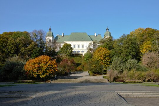Ujazdow Castle (Polish: Zamek Ujazdowski) - castle in the historic Ujazdow district, in Warsaw, Poland. Castle from XIII century, now the Centre for Contemporary Art. Autumn, fall season