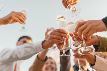 glasses at a wedding in summer outdoors © Maria Ch.
