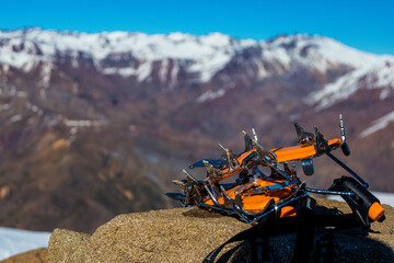 Crampones en la montaña