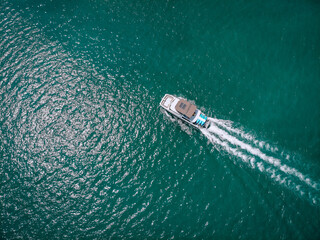 Naklejka premium speed Boat/ yacht at sea leaving a wake, aerial view