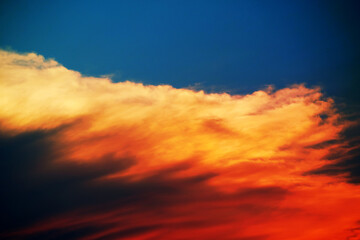 Fototapeta premium Beautiful clouds and sky during twilight hour