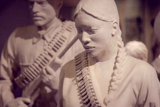 Figures Of Revolutionary Men And Women, In White With Traditional Costumes, Cheeks, Braids And Hats, Revolutionaries Of The Battle Of The Mexican Revolution Nov 20