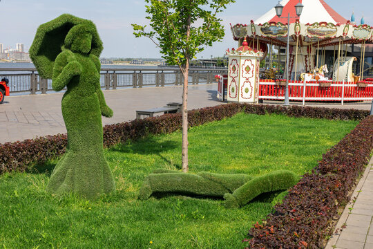 figures created from bushes in green animals. Topiary Gardens. shaped bushes in the form of animals