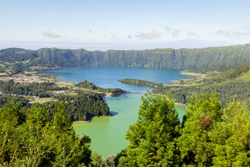 Obraz na płótnie Canvas Panorama de Caldeira des Sept Cités à Saõ Miguel aux Açores en été