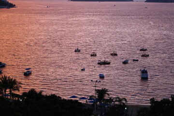 Barcos en atardecer de Acapulco, Mexico