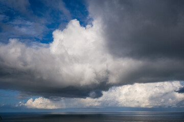 Obraz premium Dramatic sky, perfect for sky replacement, backgrounds, screen saver or any other application