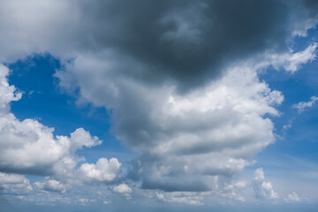 Obraz premium Dramatic sky, perfect for sky replacement, background or any other application