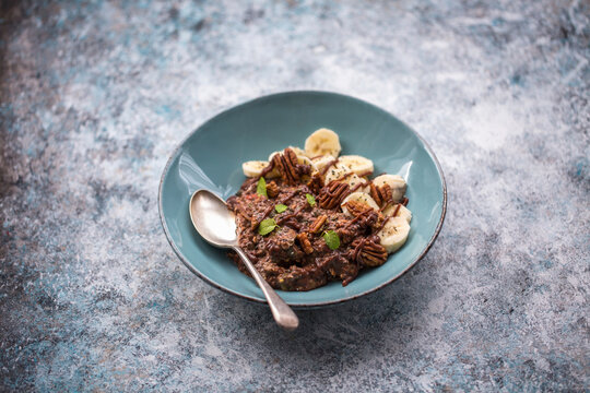 Overnight oats with cocoa, bananas and pecans