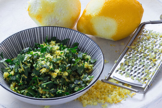 Gremolata with lemon zest, parsley and garlic (close-up)