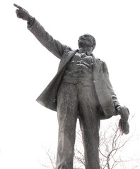 Examples of ideological sculpture of the last century.