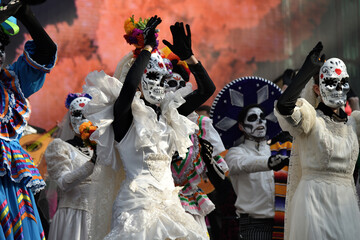 Dia de los Muertos carnival. Day of The Dead parade - 395502284