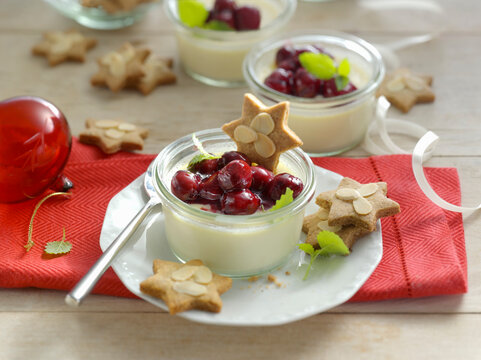 Gingerbread panna cotta with mulled wine cherries