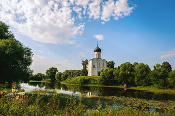 Fototapeta premium Church of the Intercession of the most Holy Theotokos on the Nerl in summer. Built in the 12th century. Bogolyubovo, Vladimir region, tourist Golden ring of Russia. Historical sights of Russia