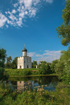 รูปภาพBogolyubovo เลือกดูภาพถ่ายสต็อก เวกเตอร์ และวิดีโอ1,921 Adobe