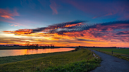 Obraz premium Sonnenuntergang, Elbe