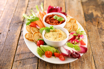 vegetables and dips- hummus and raw vegetable-healthy eating