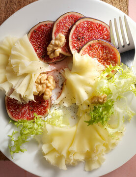 Fresh figs with Tete de Moine and walnuts